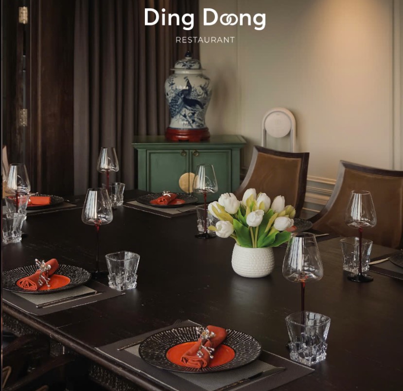 Ding Doong Restaurant — Nhà Chung, góc nhìn Nhà Thờ Lớn
