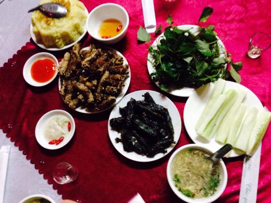 The Hung Snake Restaurant — Thịt rắn Lệ Mật, Long Biên