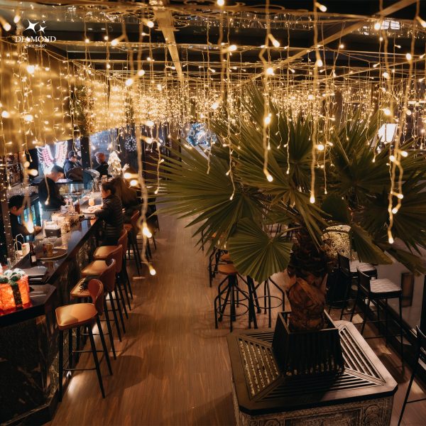 Diamond Sky Bar Hà Nội — Rooftop trên phố Tây Tạ Hiền