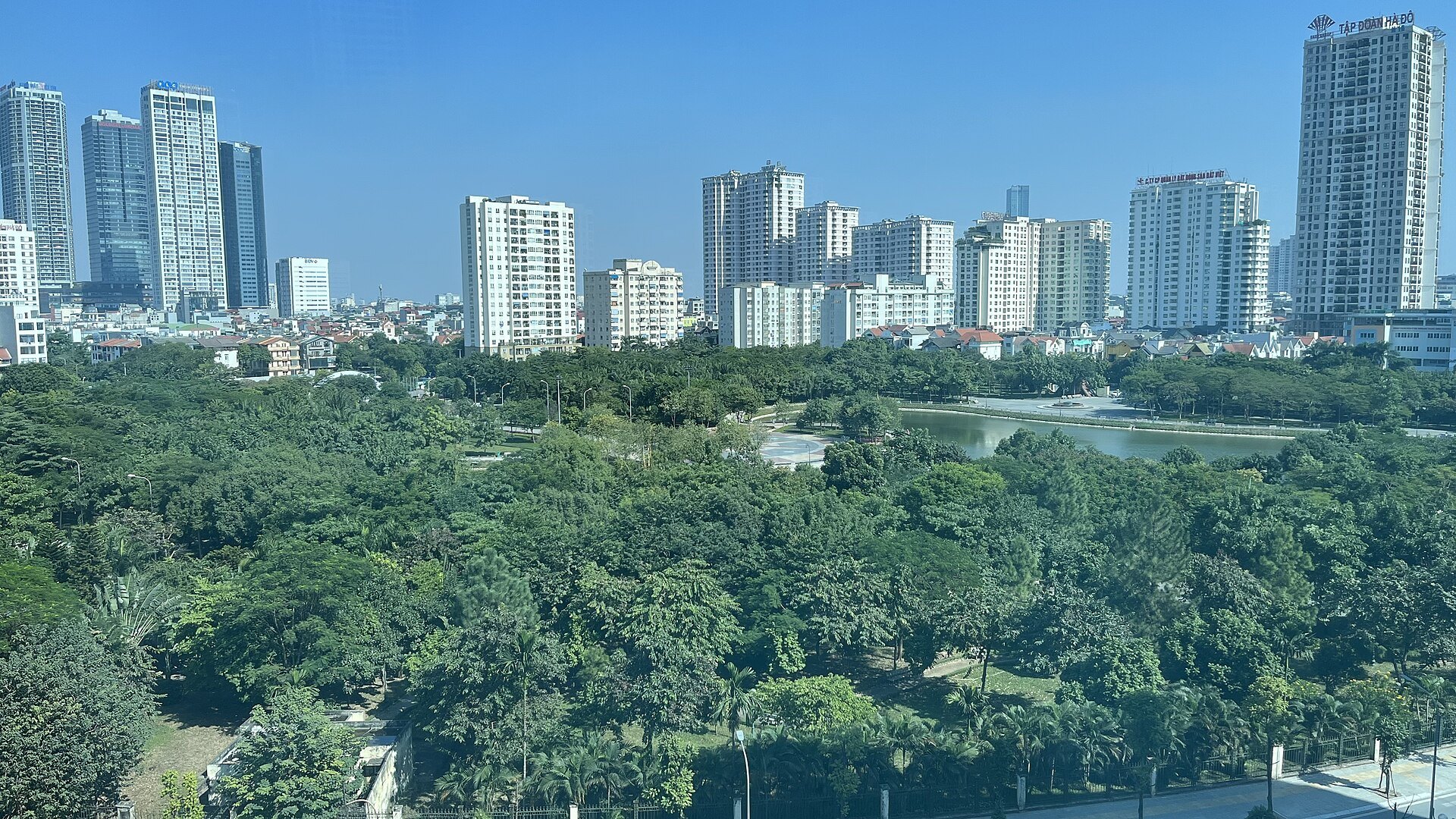 Công viên Cầu Giấy Hà Nội - mảng xanh lớn giữa khu đô thị
