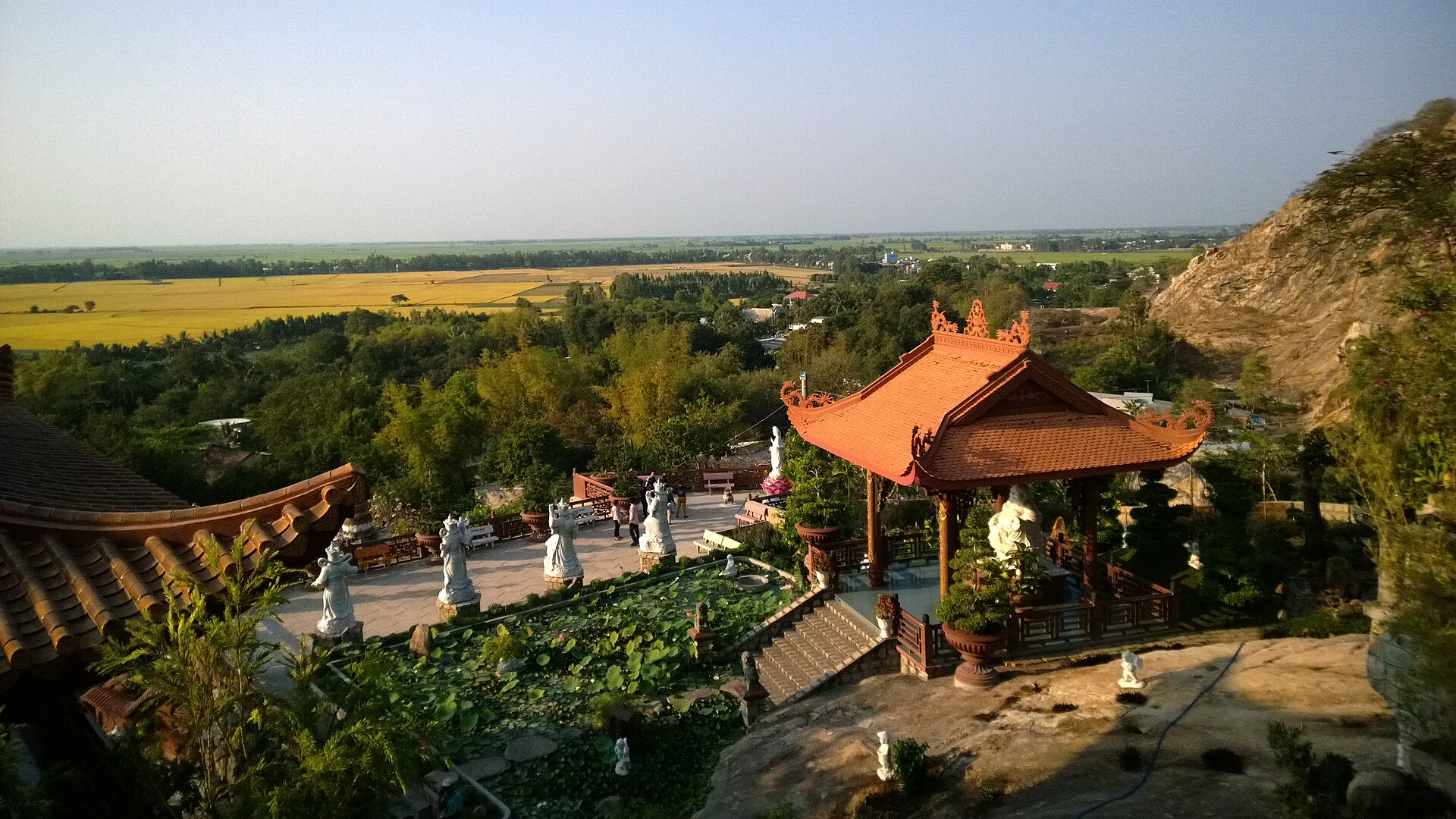 Chùa Hang Châu Đốc (Phước Điền Tự) - chùa lưng chừng Núi Sam và hang đá truyền thuyết