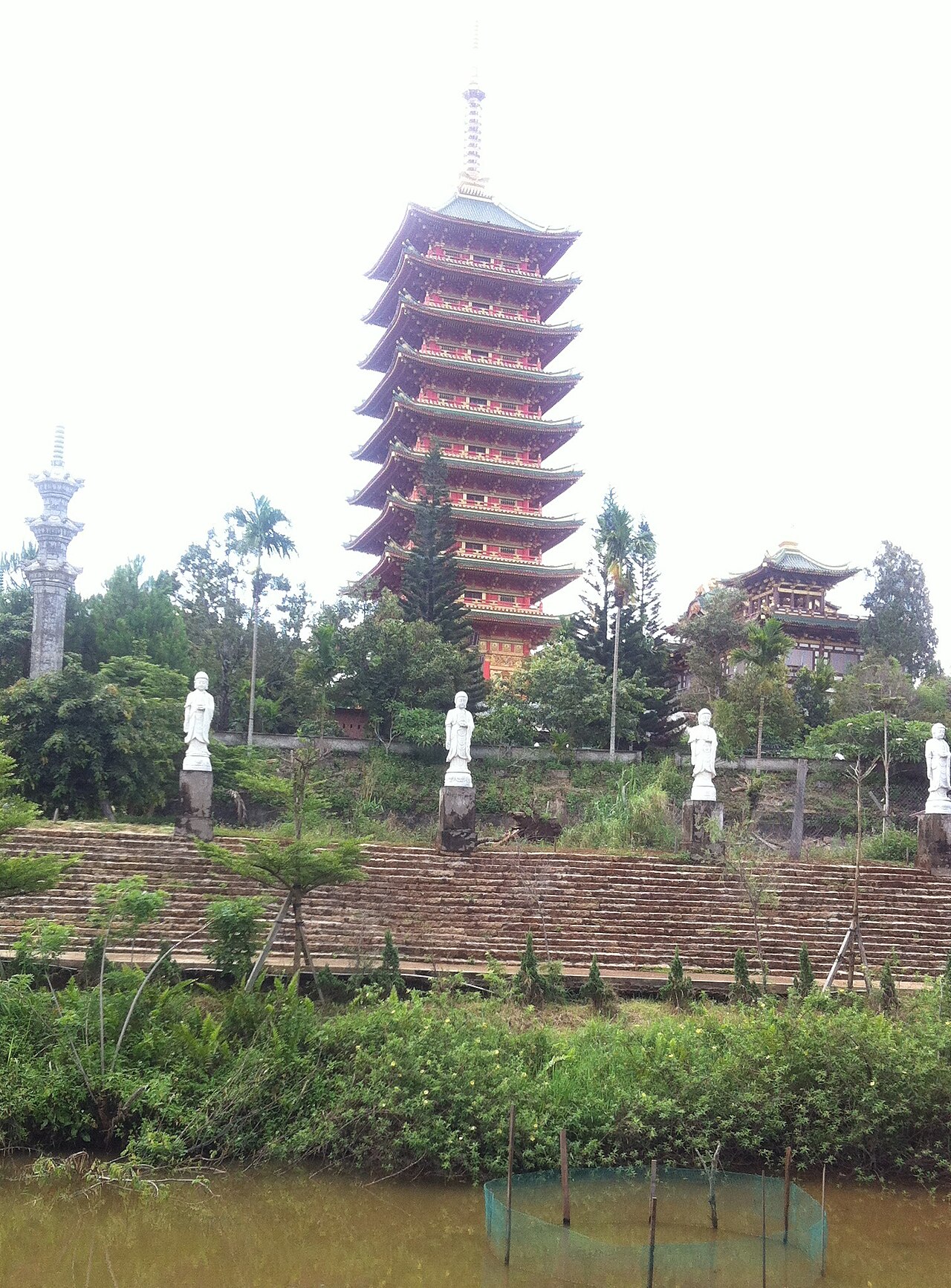 Chùa Minh Thành Pleiku - không gian Phật giáo hỗn hợp Nhật - Đài giữa cao nguyên