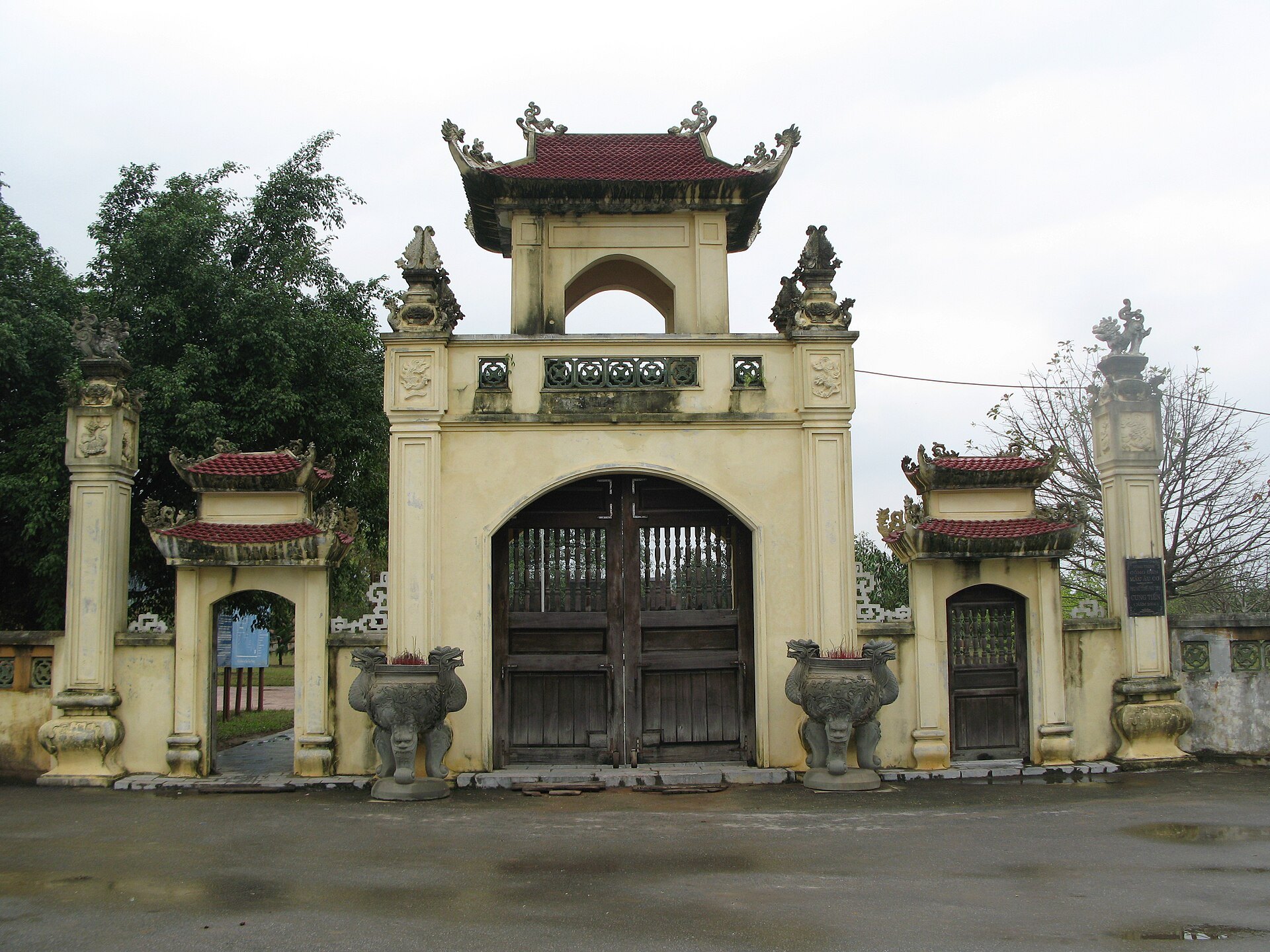 Đền Mẫu Âu Cơ - kinh nghiệm ghé, chụp ảnh và ghép lịch trình