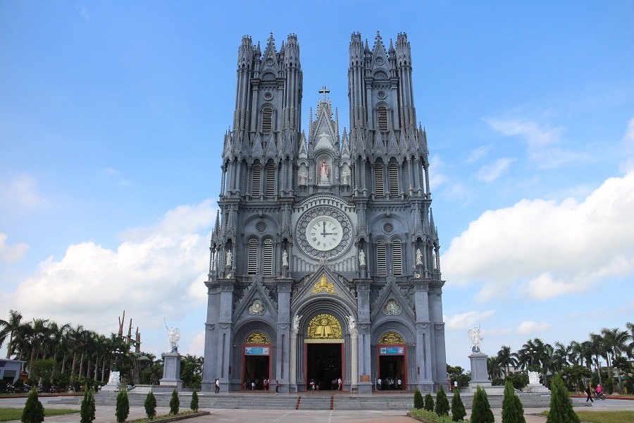 Nhà thờ Bác Trạch - kinh nghiệm ghé, chụp ảnh và ghép lịch trình