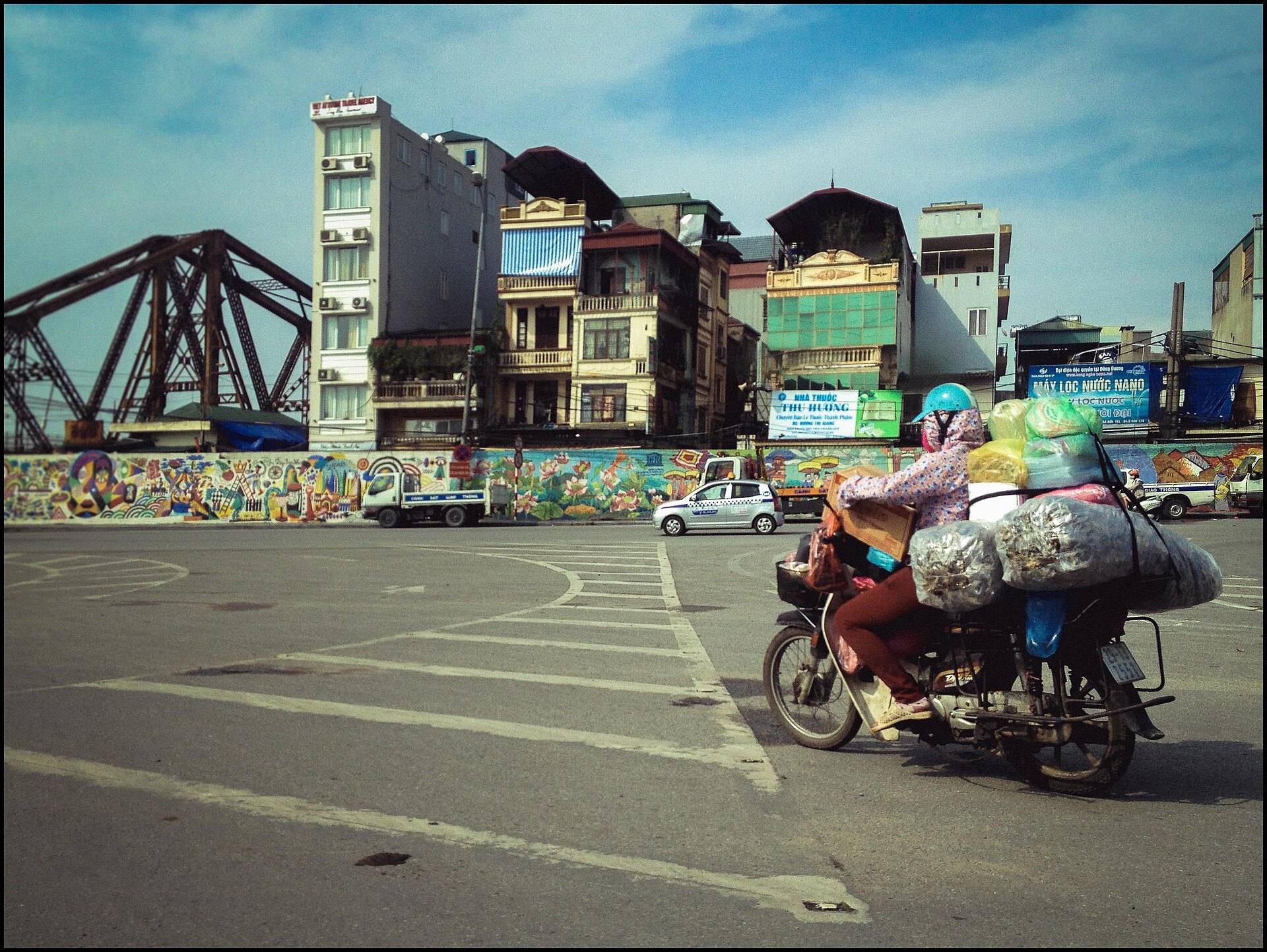 Tranh gốm sứ Hà Nội: đi lúc nào, xem gì và ghép lịch trình