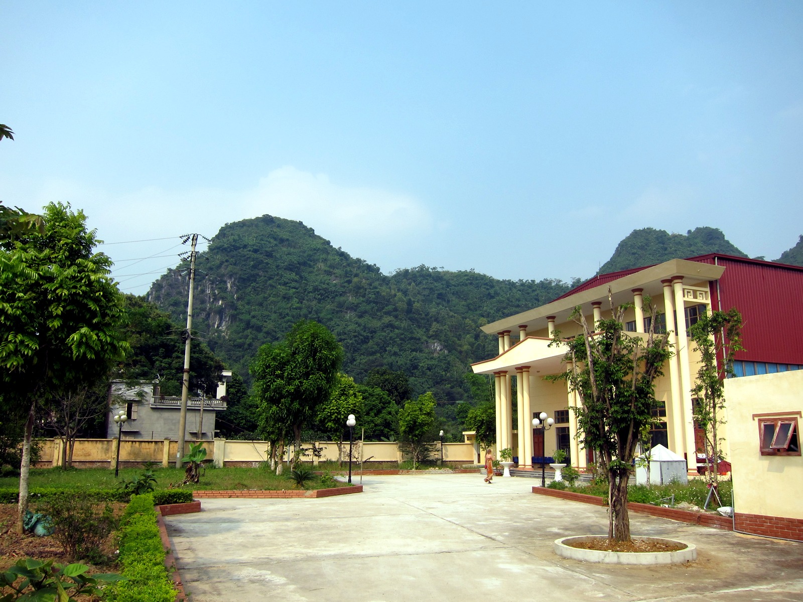 Một góc dịch vụ tắm khoáng ở Kim Bôi