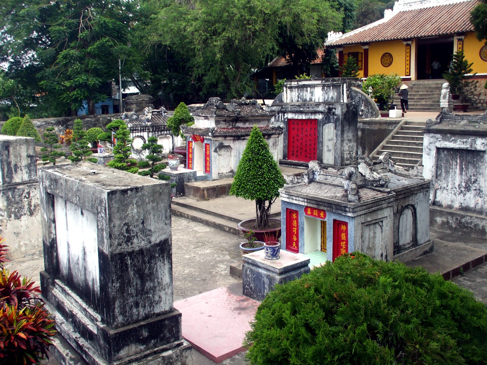 Lăng Thoại Ngọc Hầu dưới chân Núi Sam, Châu Đốc, An Giang