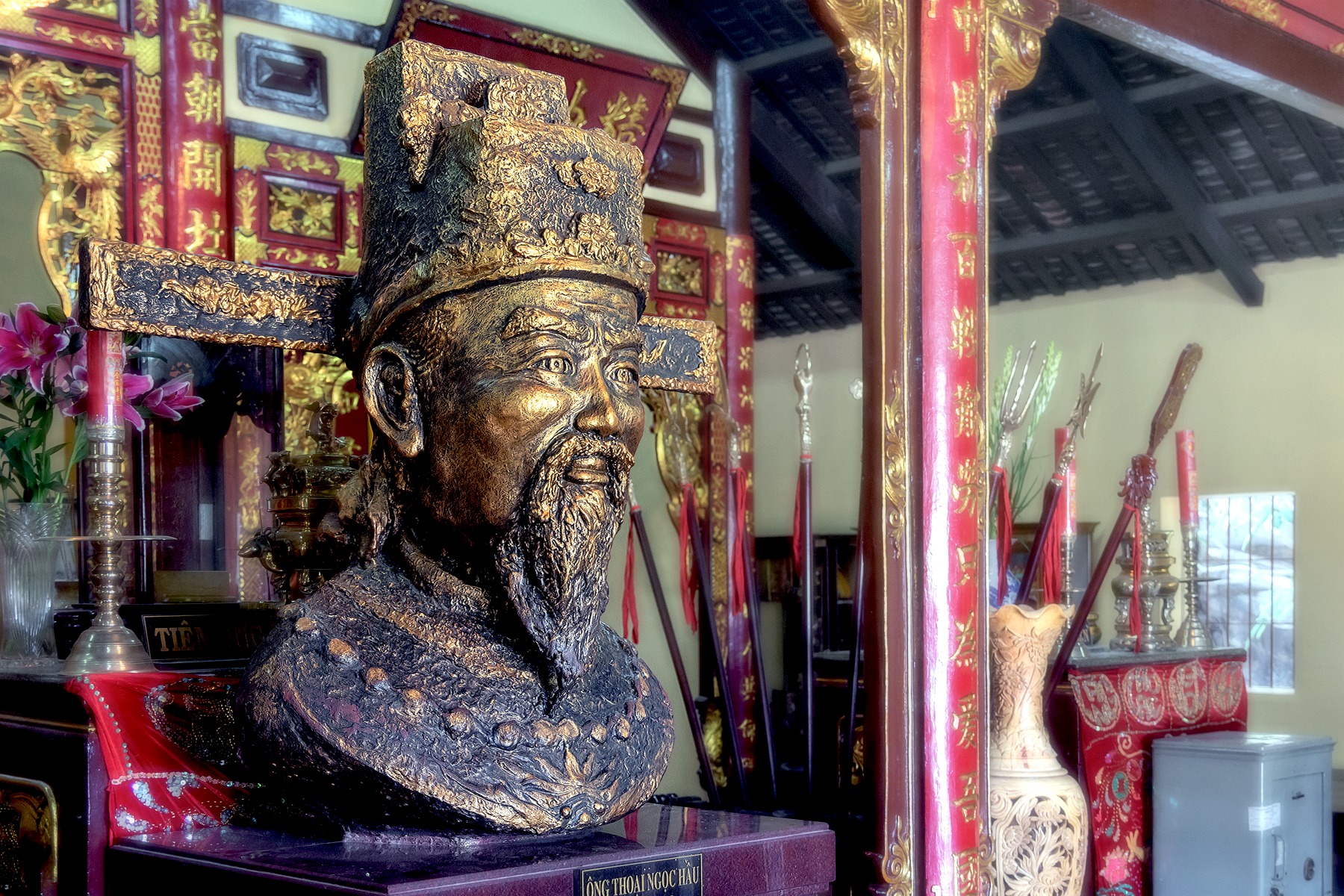 Tượng Thoại Ngọc Hầu trong không gian tưởng niệm