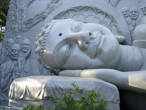 Chi tiết đáng chú ý ở Long Son Pagoda