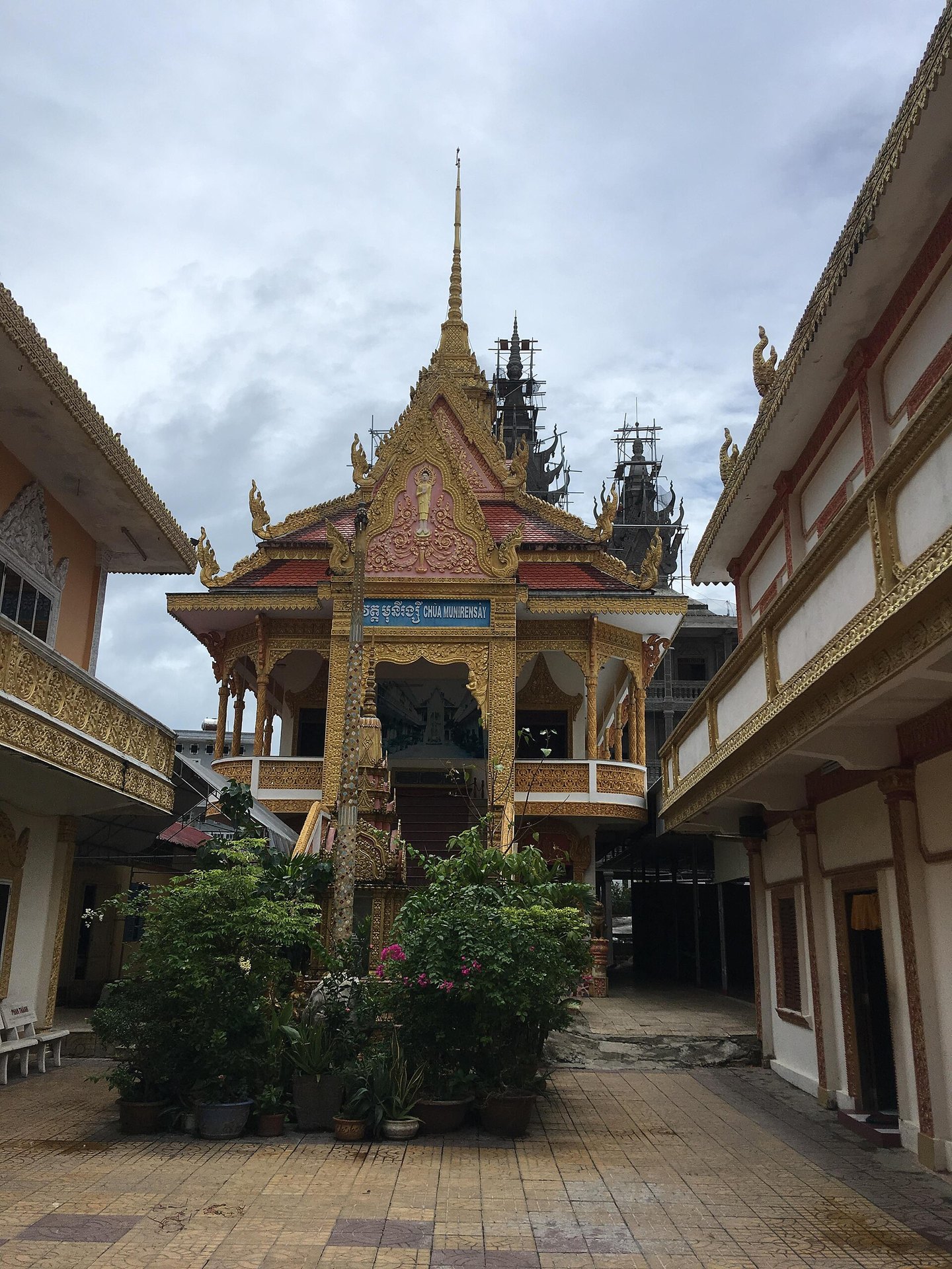Chùa Munirensay Cần Thơ - kinh nghiệm ghé và xem gì