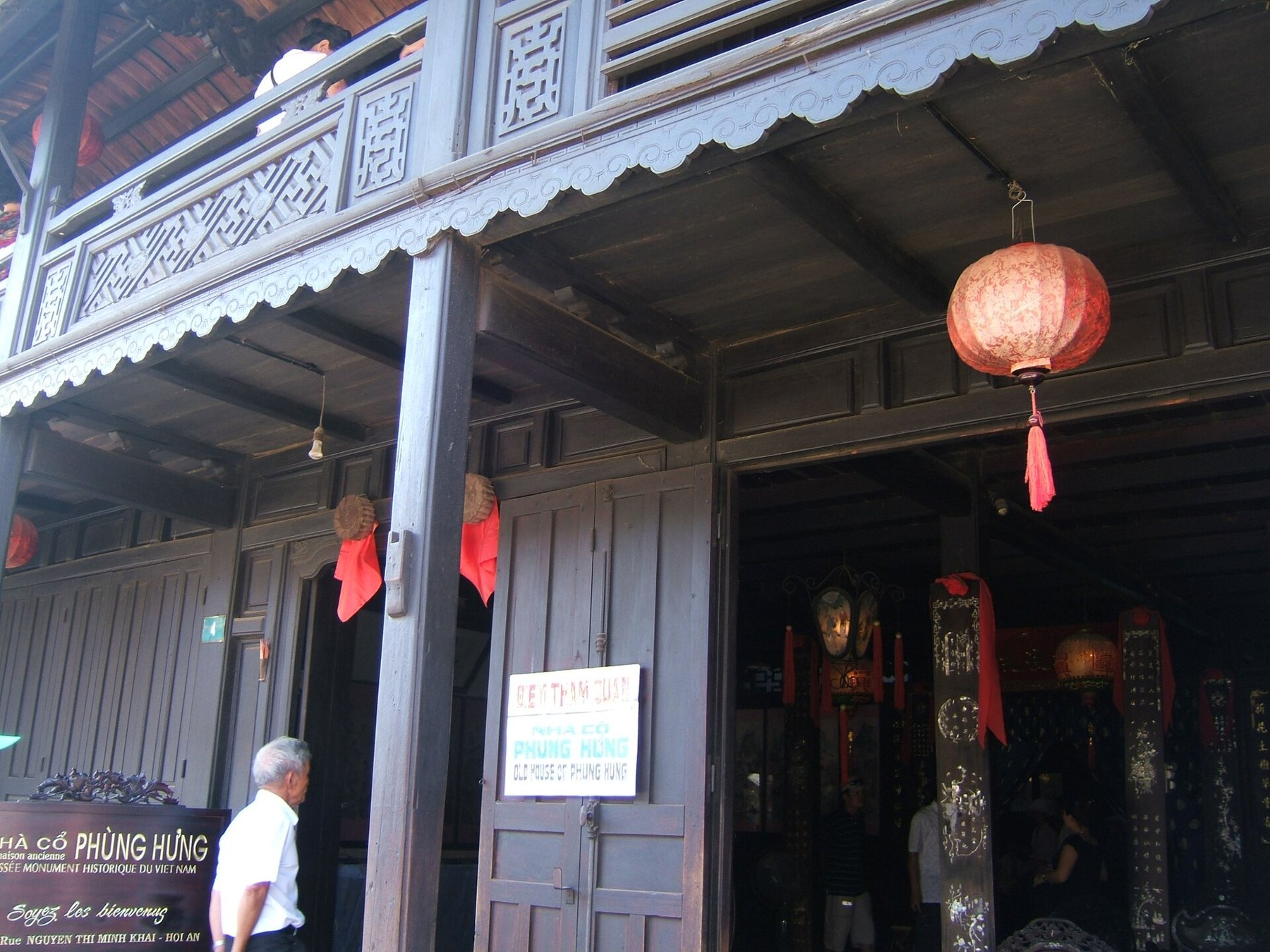Không gian tham quan tại Old House of Phun Hung