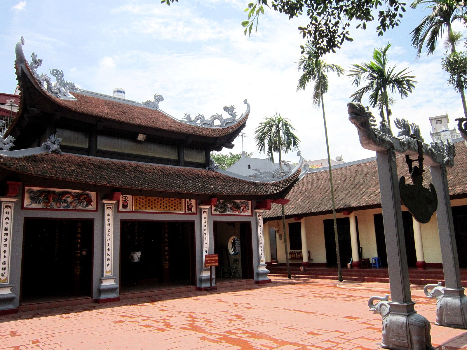 Phủ Tây Hồ Hà Nội: đi lễ, ngắm hồ và đọc nhịp tín ngưỡng phố