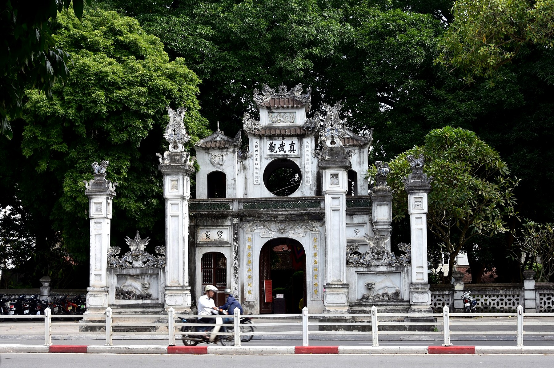Đền Quán Thánh Hà Nội - kinh nghiệm đi Thăng Long tứ trấn