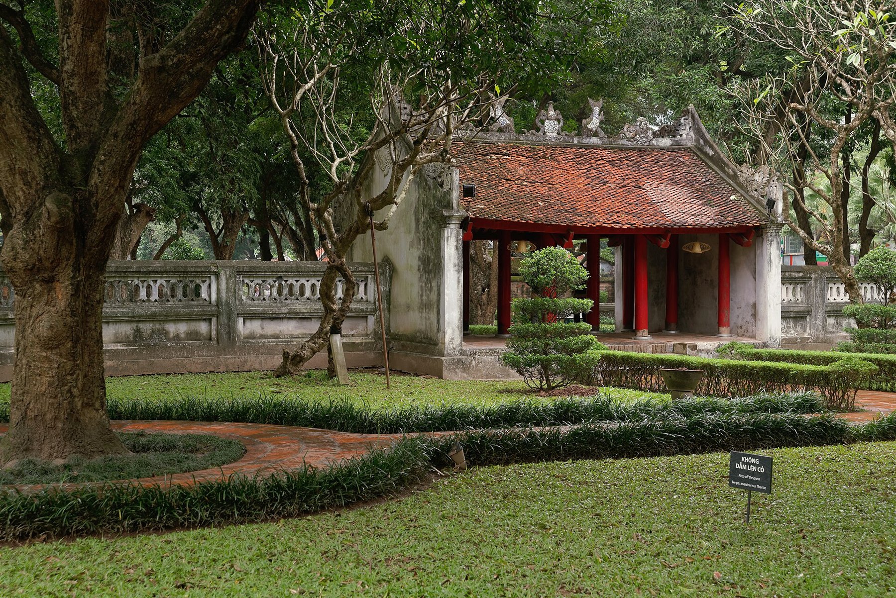 Không gian tham quan Temple of Literature - National University (Van Mieu - Quoc Tu Giam)