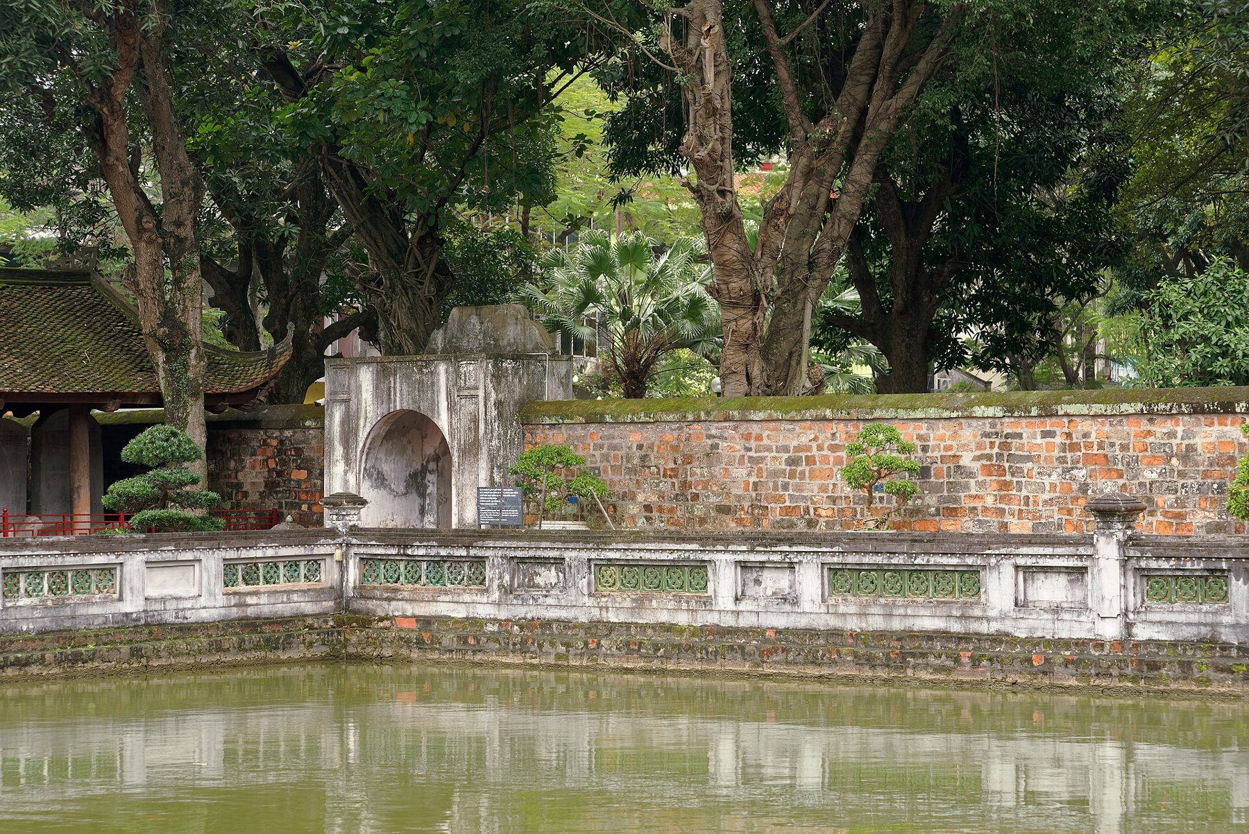 Một góc khác của Temple of Literature - National University (Van Mieu - Quoc Tu Giam)