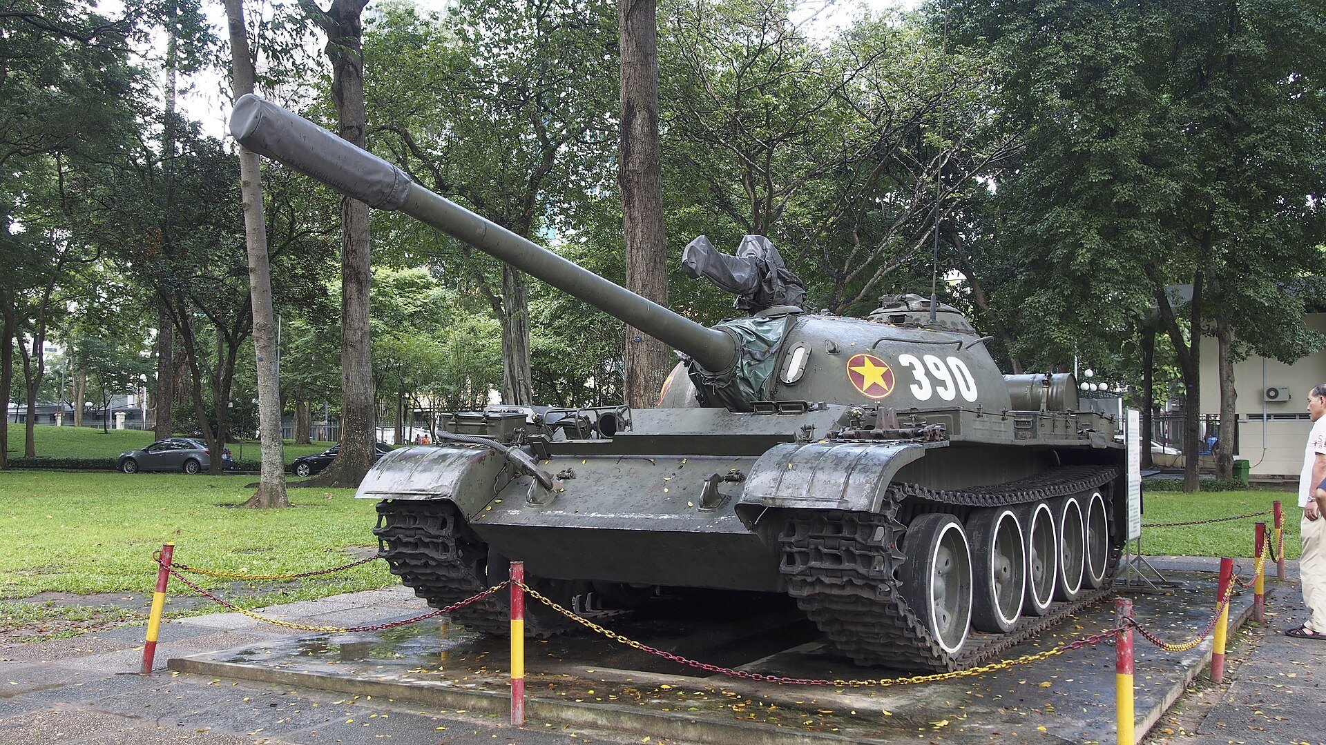 Góc nối tuyến từ The T-59 tank No. 390 sang điểm kế tiếp.