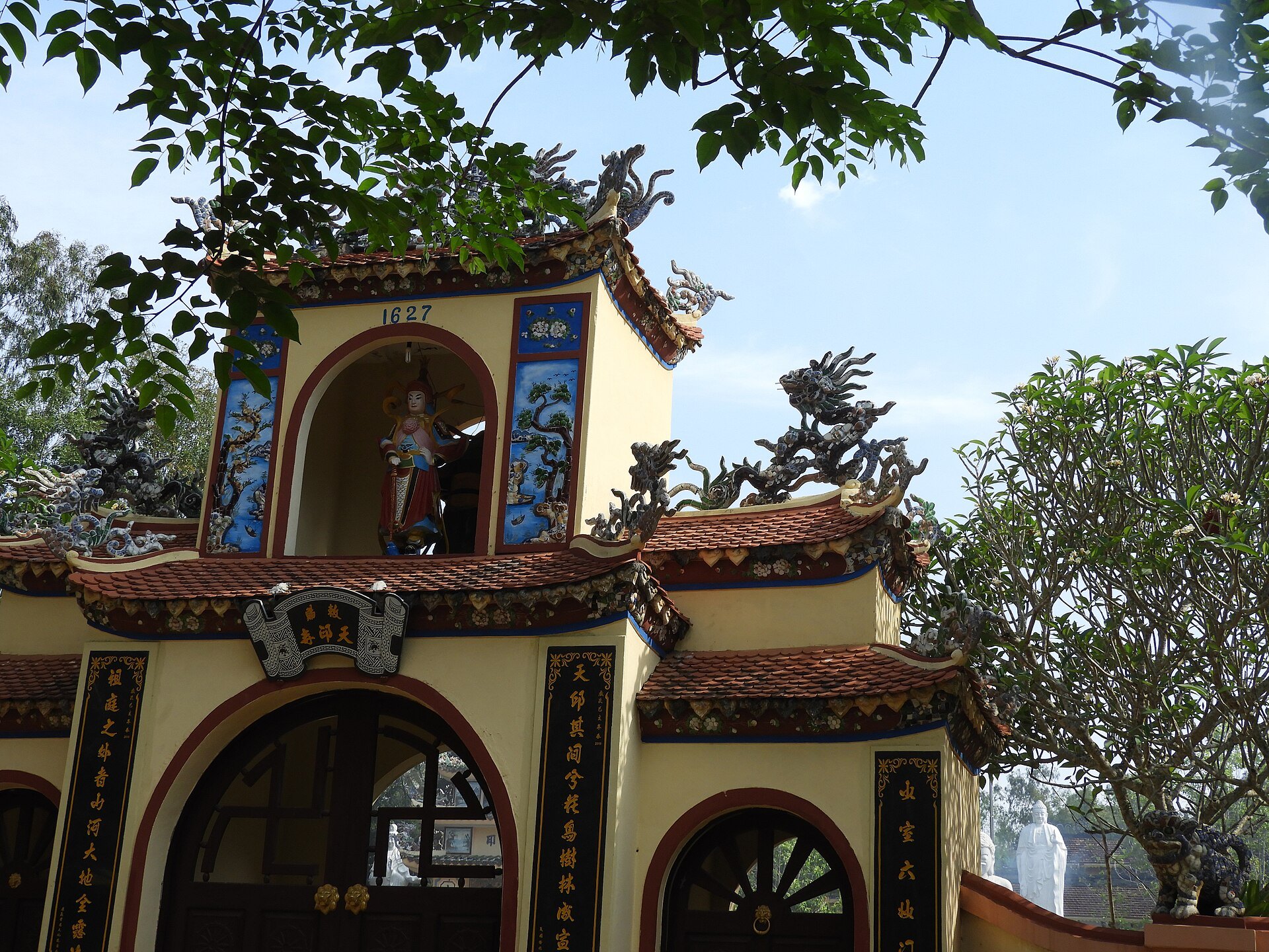 Chùa Thiên Ấn Quảng Ngãi - điểm chùa trên mạch núi thiêng