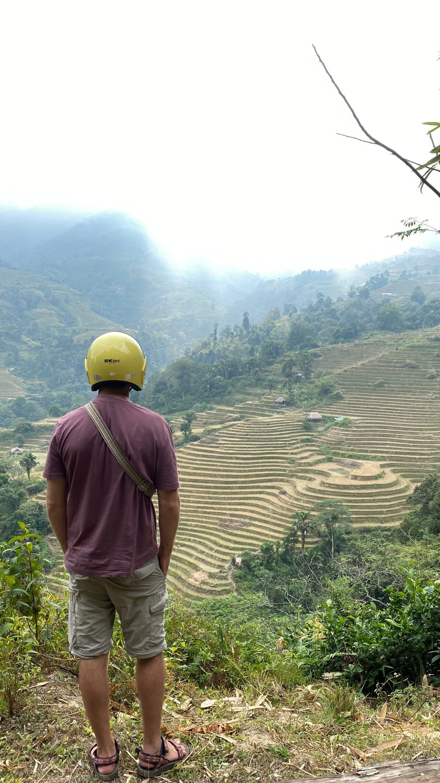 Ruộng bậc thang ở rìa làng Thôn Tha.
