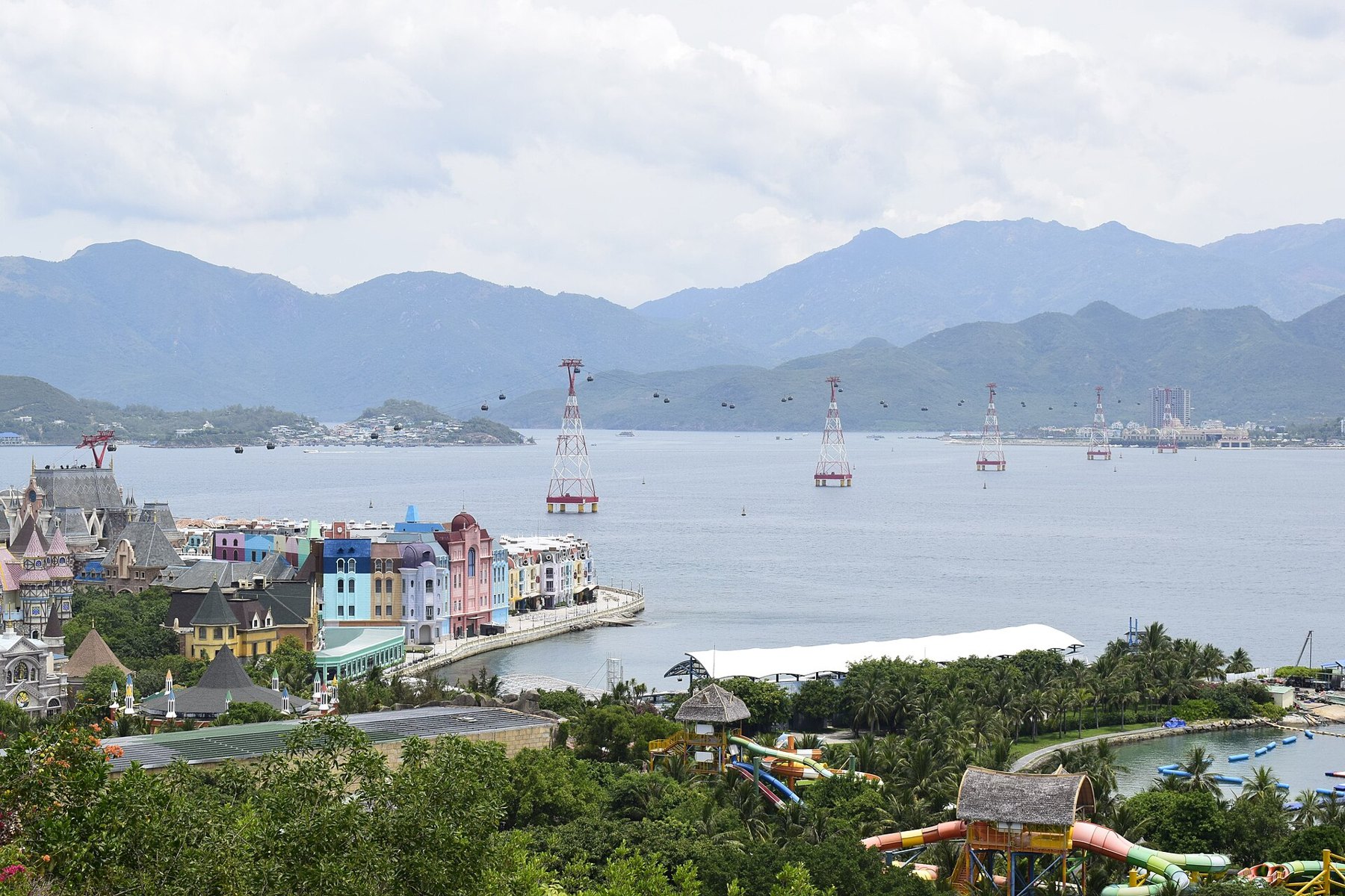 Không gian tham quan tại VinWonders Nha Trang