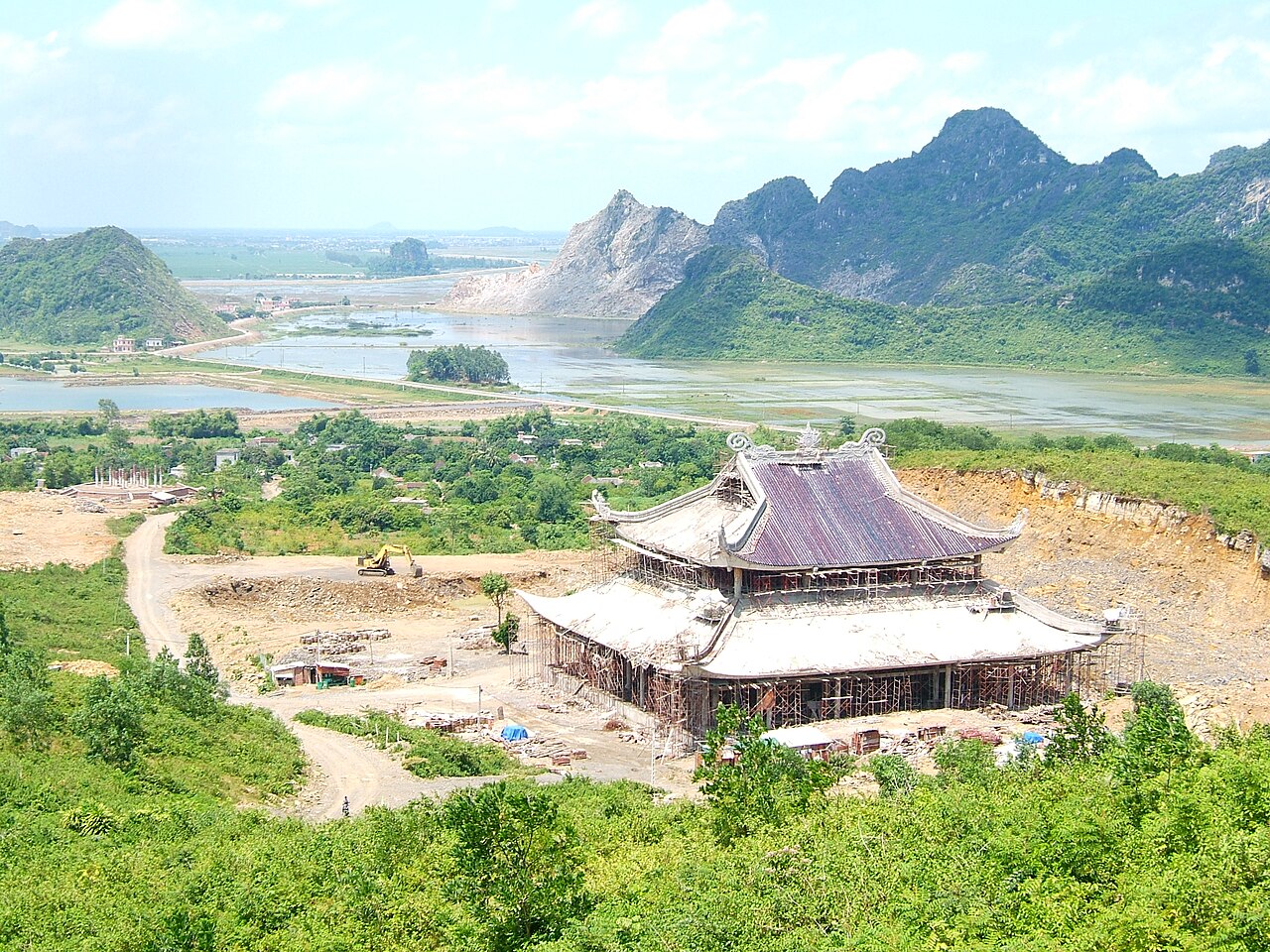 Du lịch tâm linh sau Tết: từ Yên Tử đến núi Bà Đen