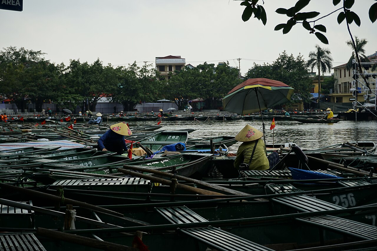 Ninh Bình trong một ngày: đi thế nào để không chỉ ngồi thuyền rồi về
