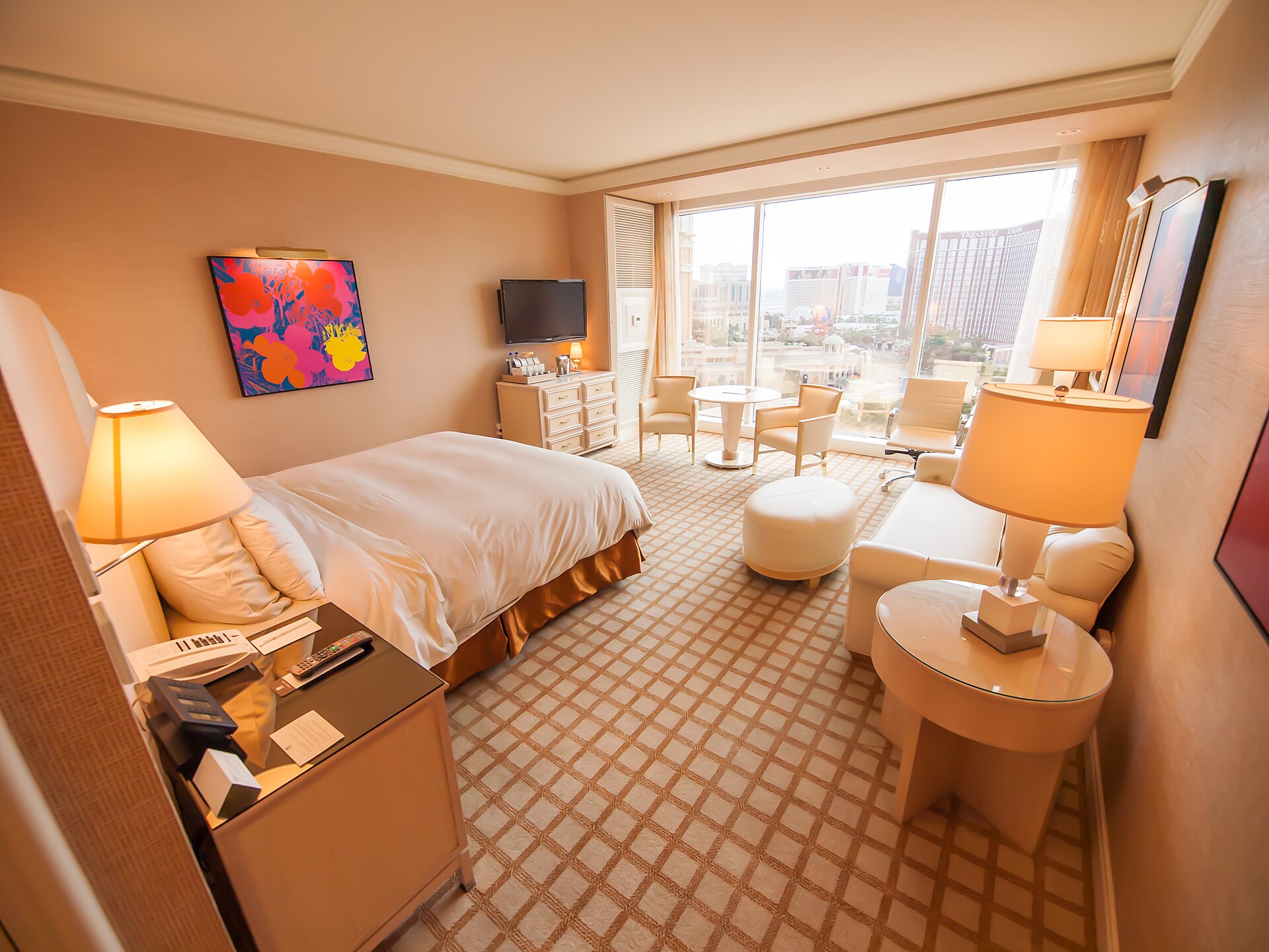 Đặt phòng OTA tại Việt Nam: Booking, Agoda, Airbnb và lưu ý cho khách quốc tế