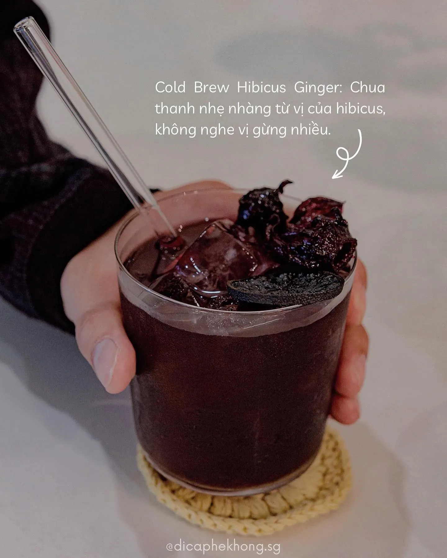Ly đồ uống tại Auvery Cafe