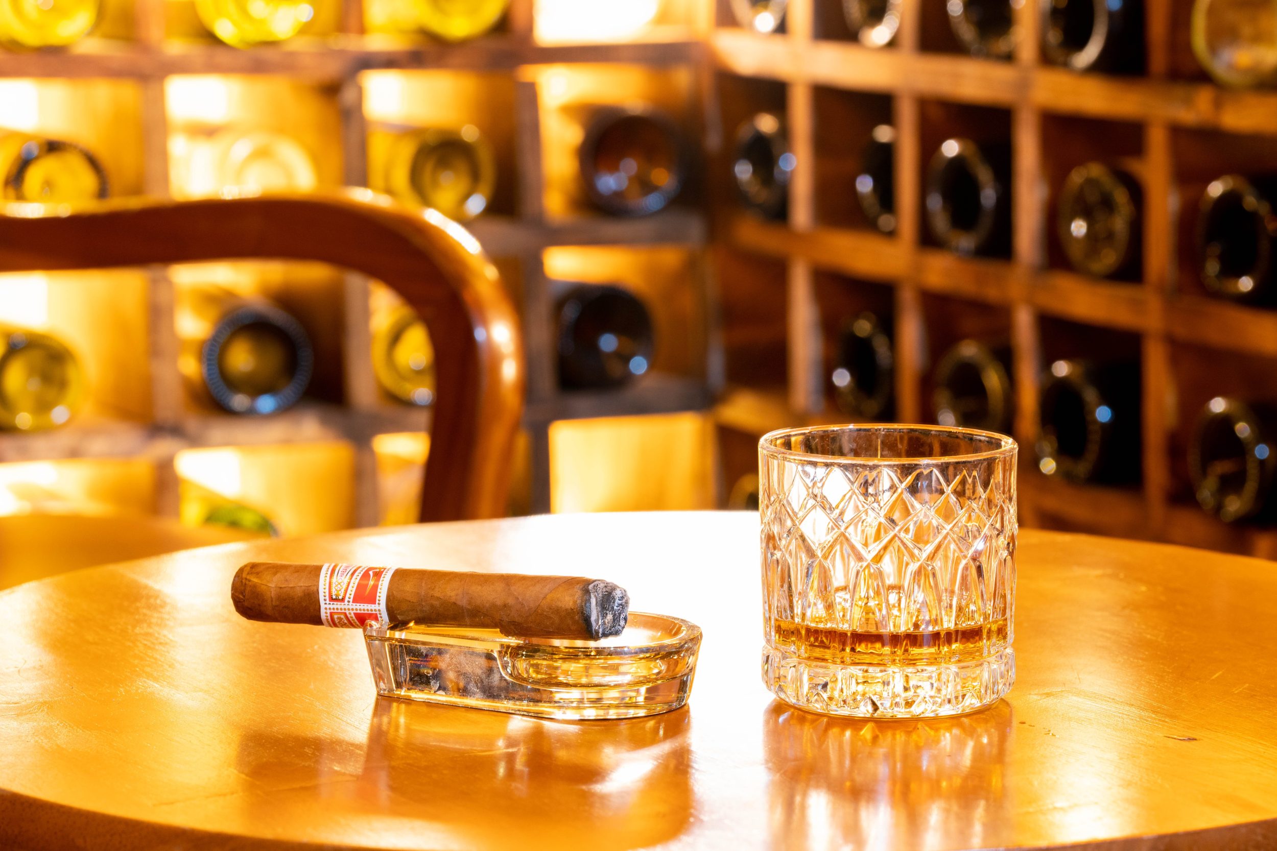 Bach Cigar Lounge - Cocktail, rooftop và nhịp tối ở Đà Nẵng