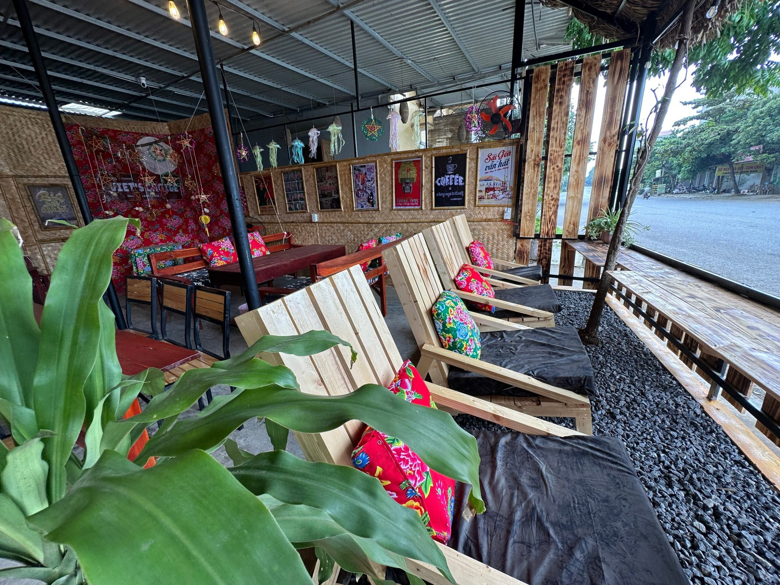 Bai Dinh Viet's Choice Coffee & Resto - Cafe, brunch và nhị…