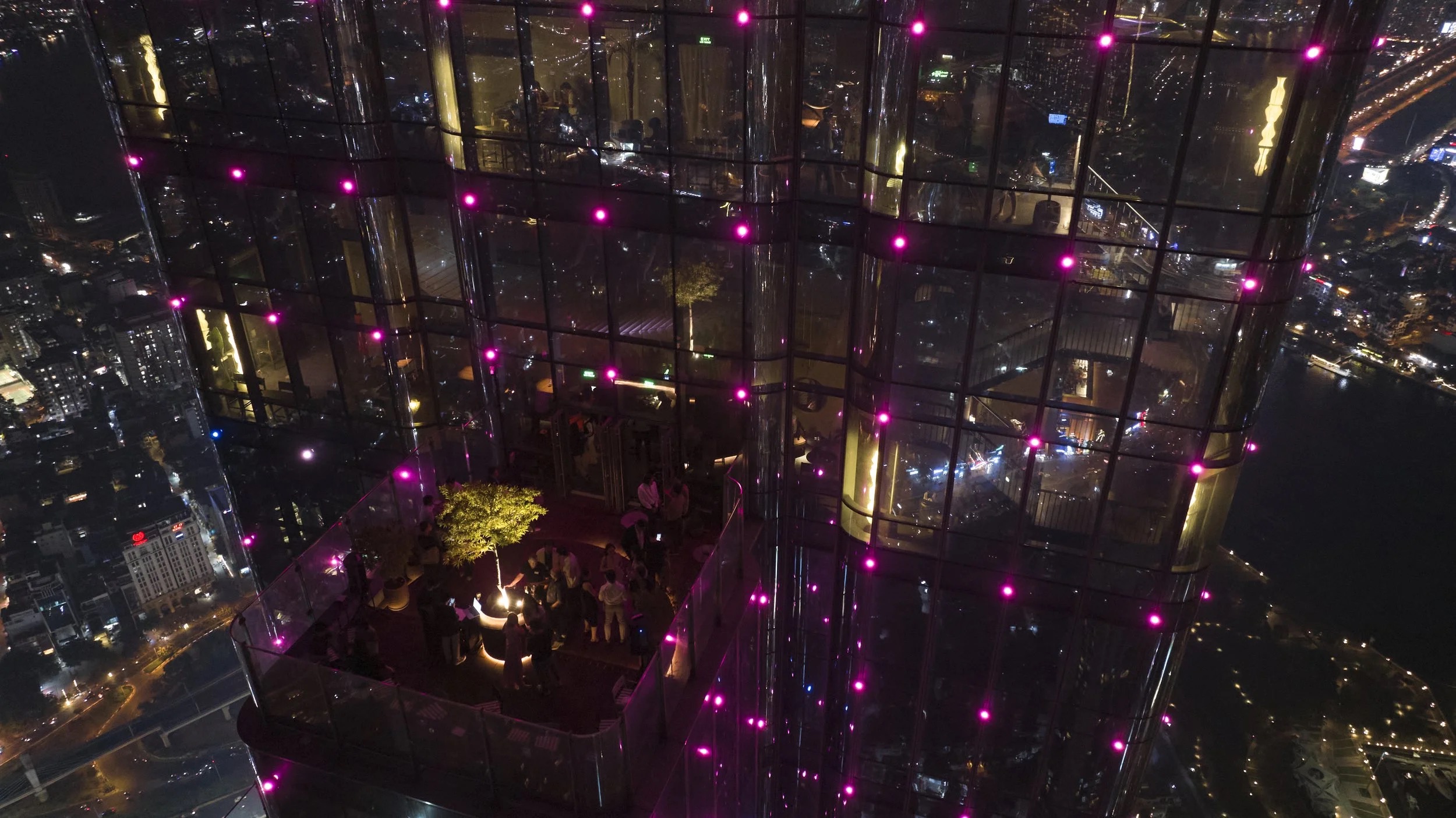 Blank Sky Lounge Landmark 81 - cafe & bar tầng 75-76