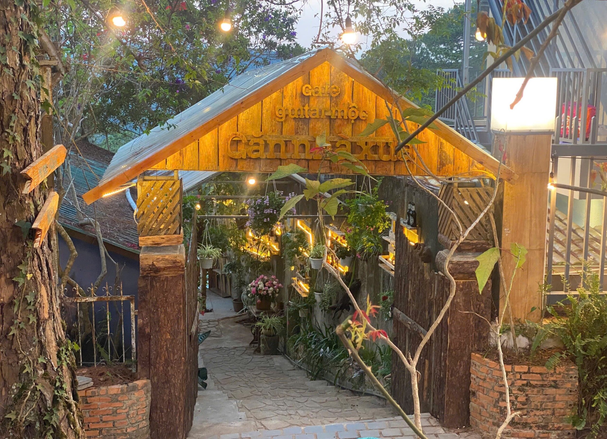 Can Nha Xua | Cafe - Music - Beer - Cafe, brunch và nhịp ch…