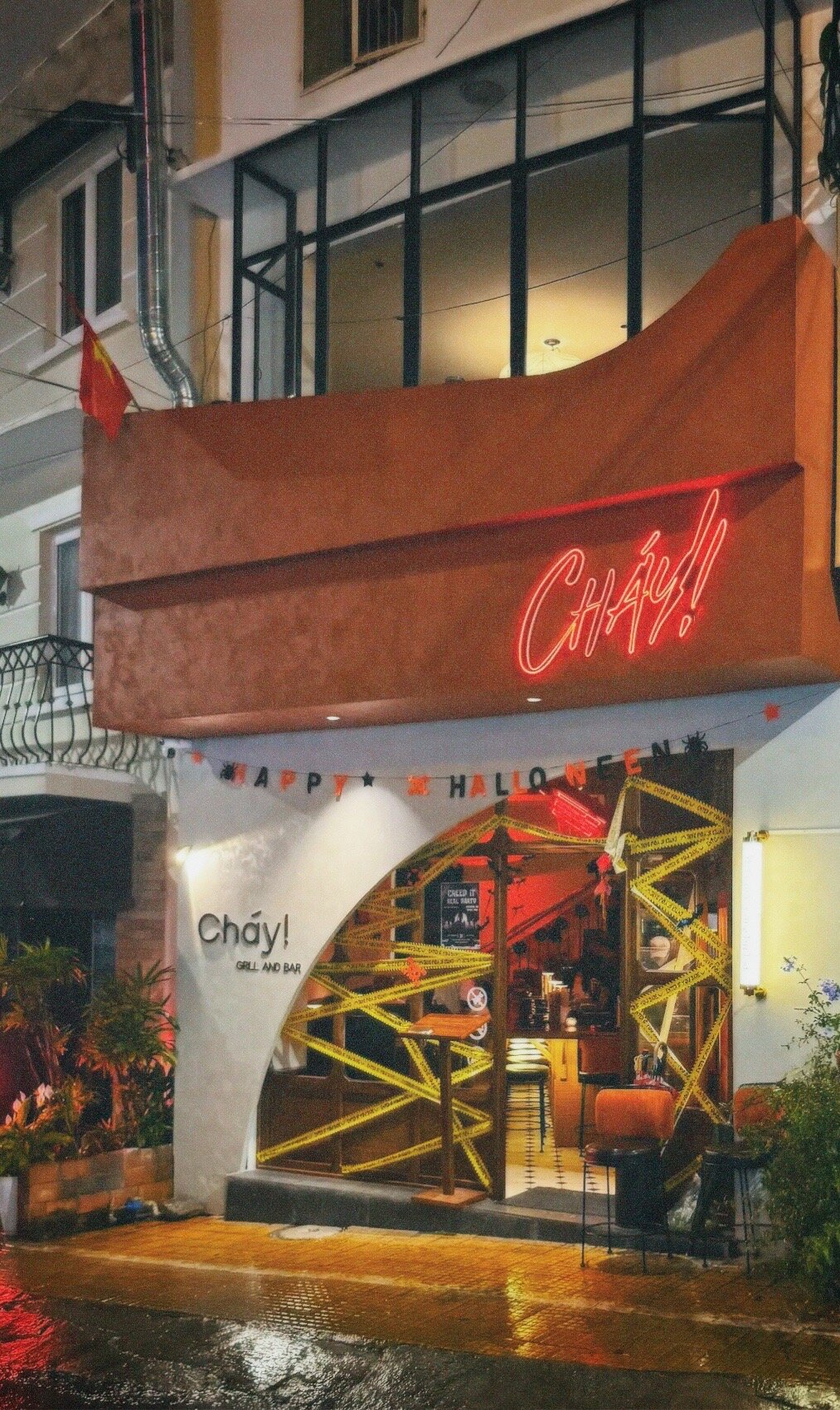 Cháy! Grill & Bar – burger, món nướng và cocktail ở Đà Lạt