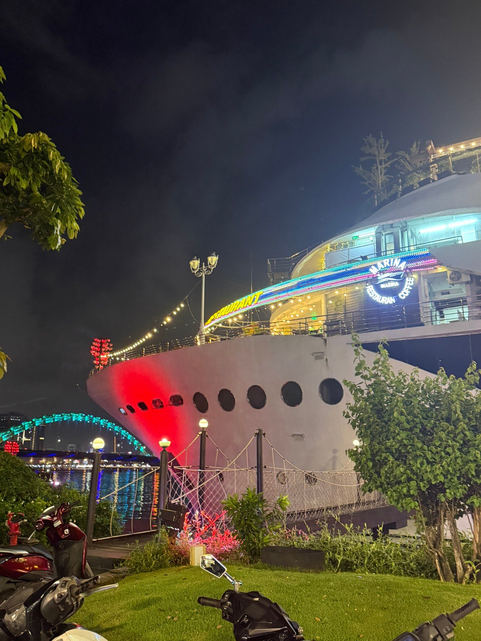 Du Thuyền Marina Restaurant Đà Nẵng
