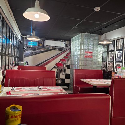 Chi tiết trải nghiệm tại Eddies D2 New York Deli & Diner