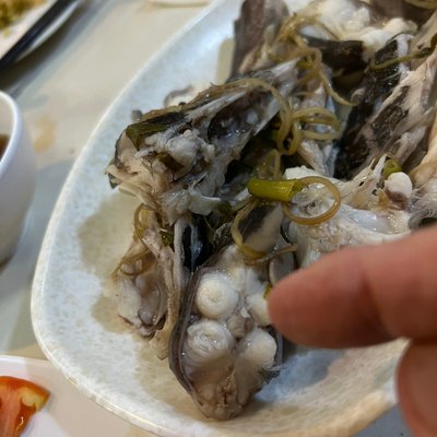 Món hải sản hấp gừng và hành lá tại nhà hàng Gió Biển