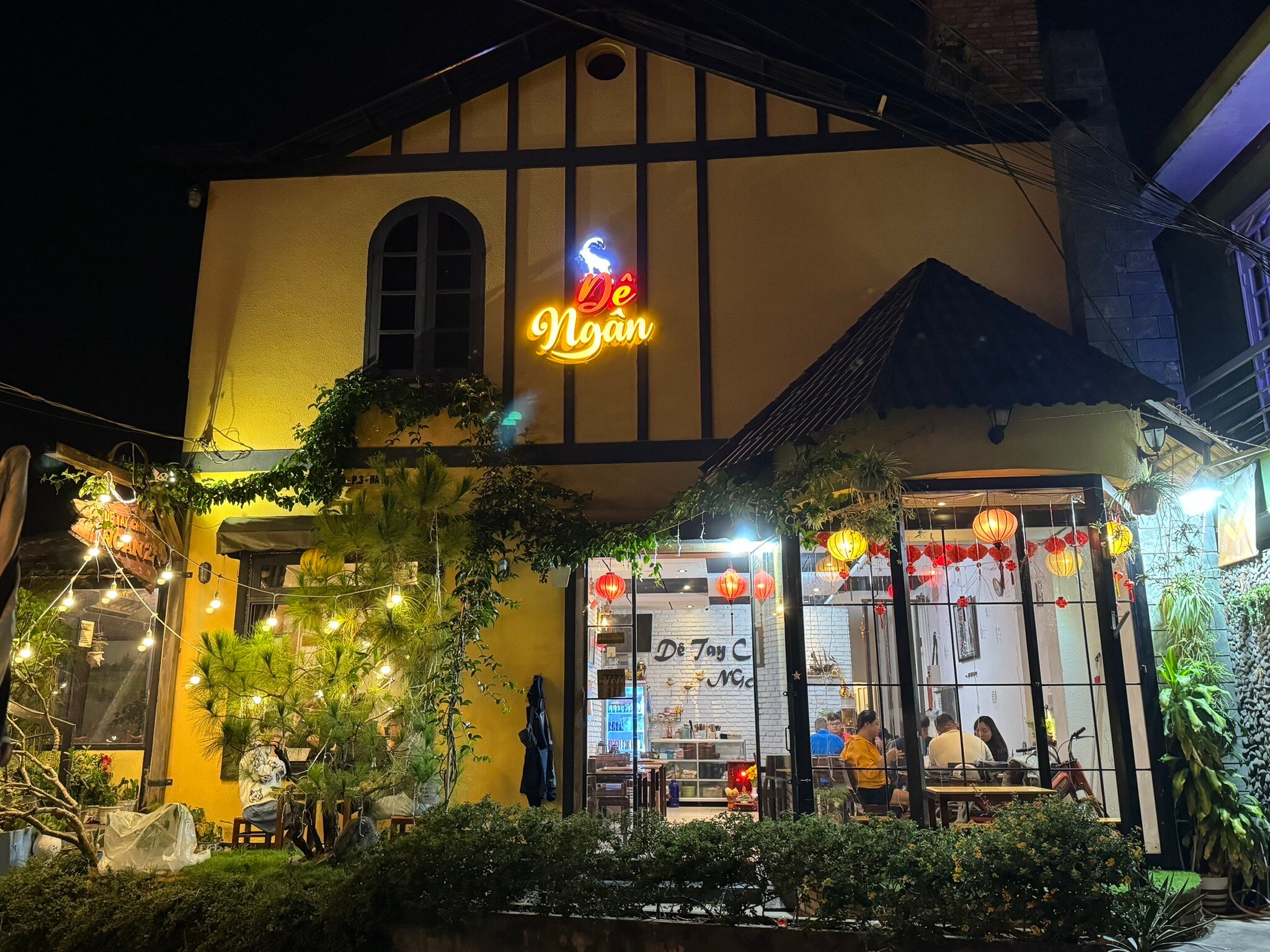 Lẩu Dê Ngân
