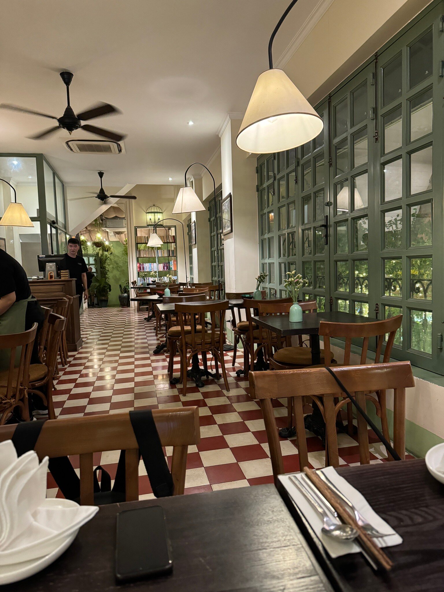 Le Comptoir Bistro & Books