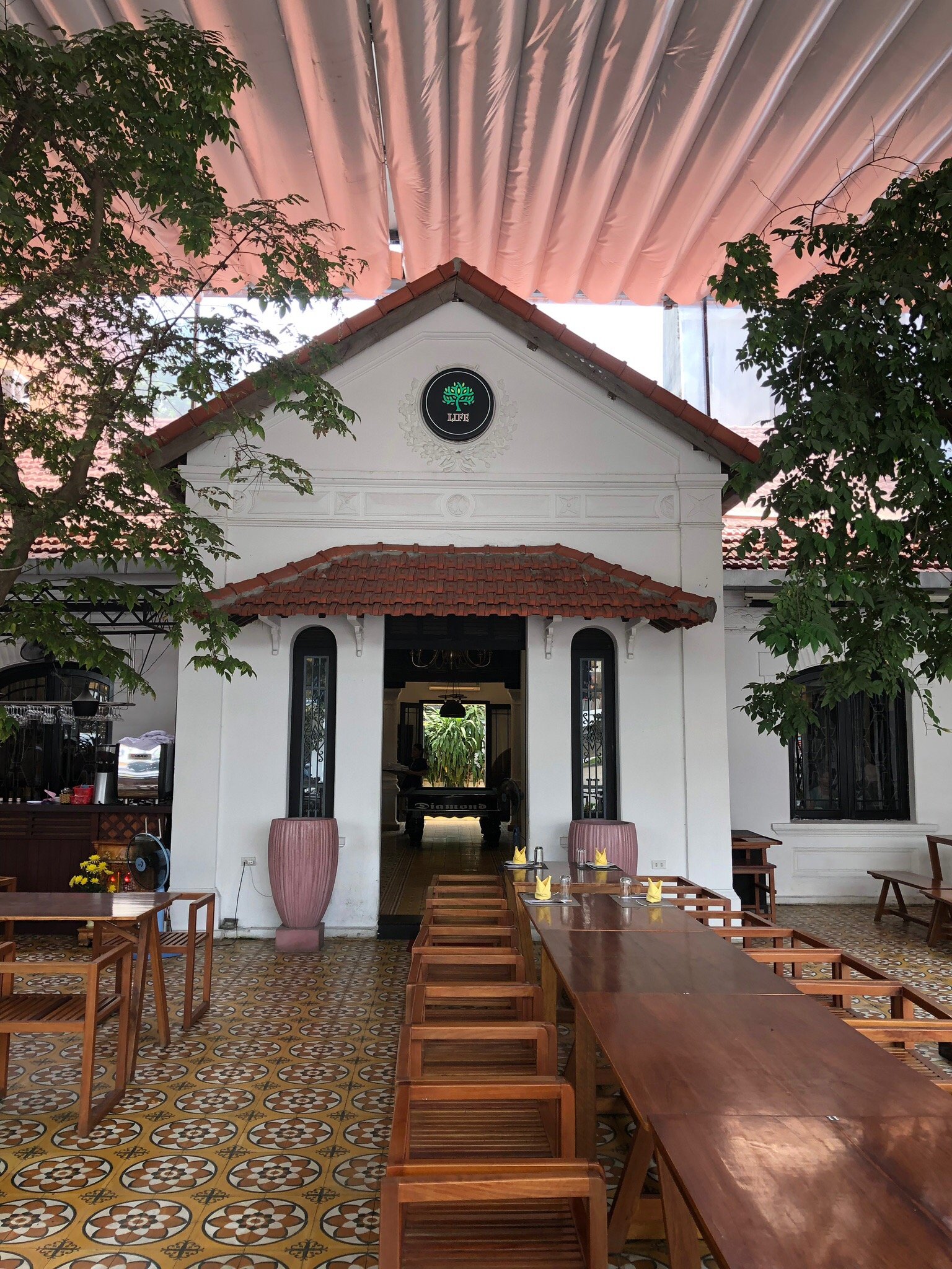 Life Bar - Restaurant - Cocktail, rooftop và nhịp tối ở Huế