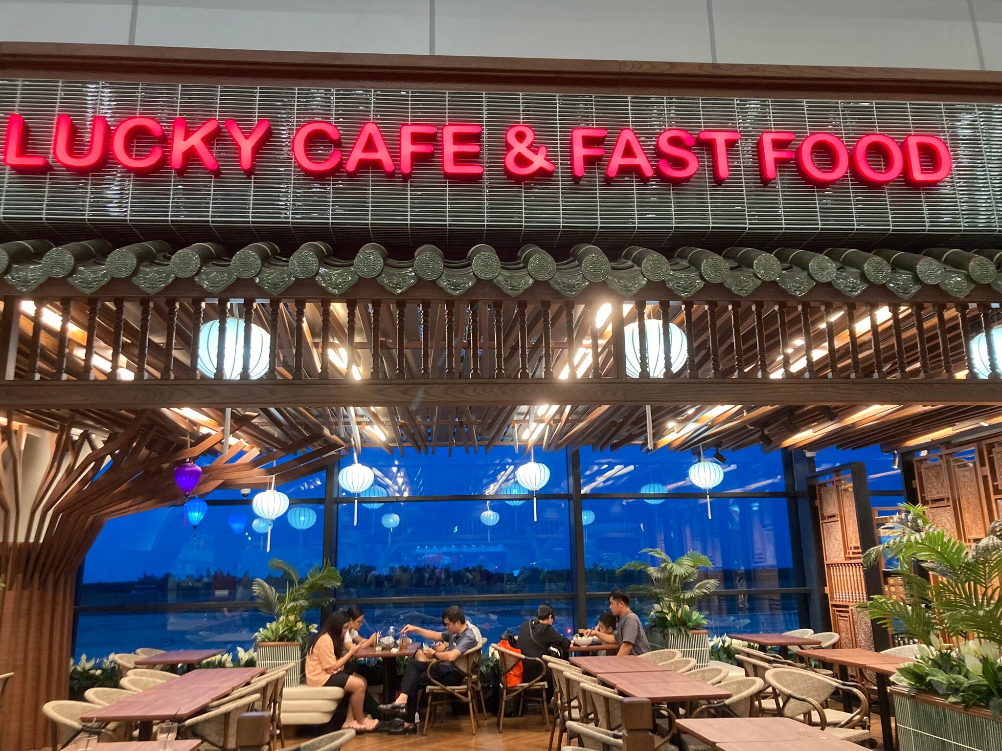 Lucky Cafe & Fast Food - Cafe, brunch và nhịp chậm ở Huế