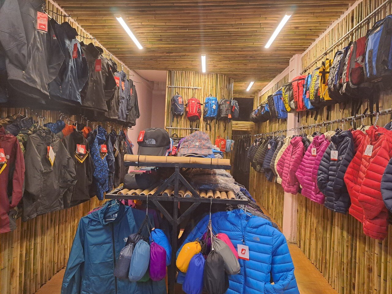 Moment Trekking Shop