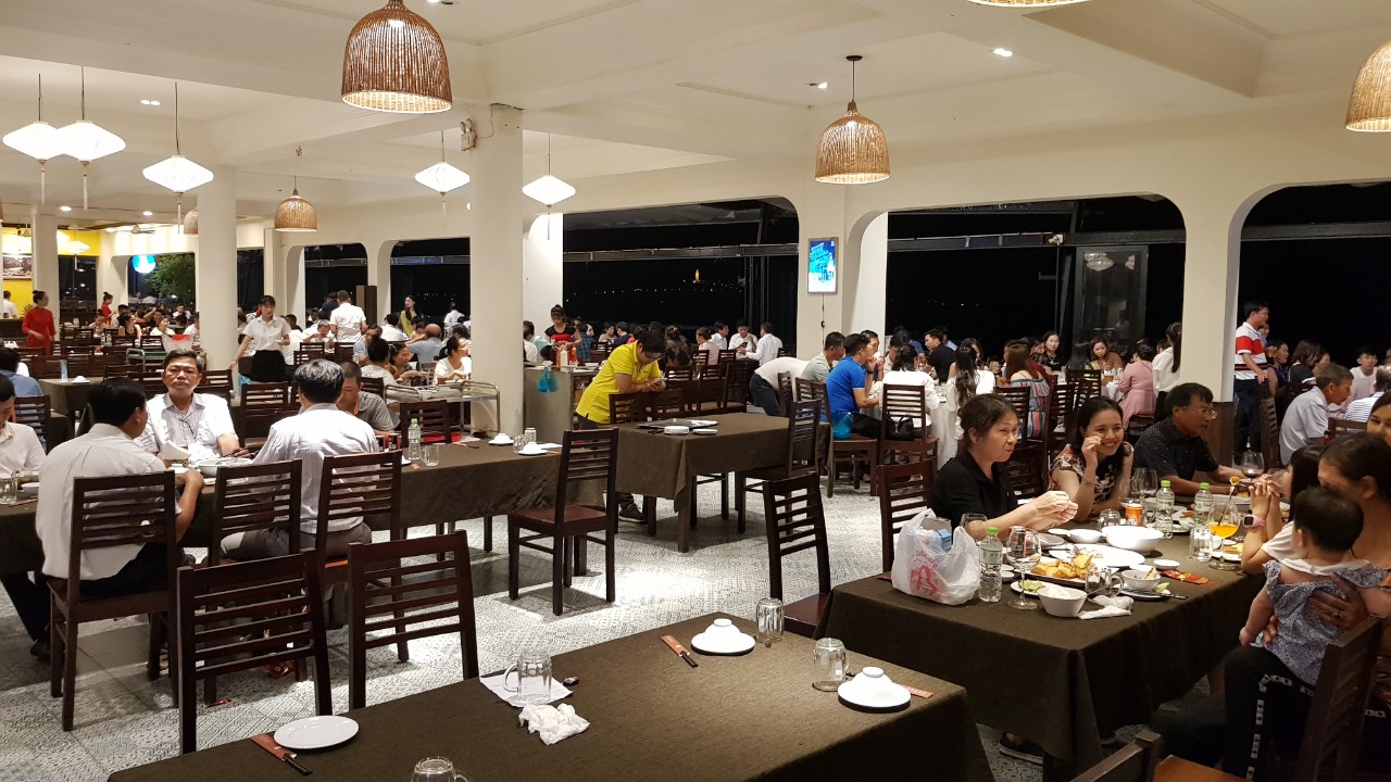 Nhà Hàng 4U Biển - hải sản ven biển Võ Nguyên Giáp cho nhóm đông
