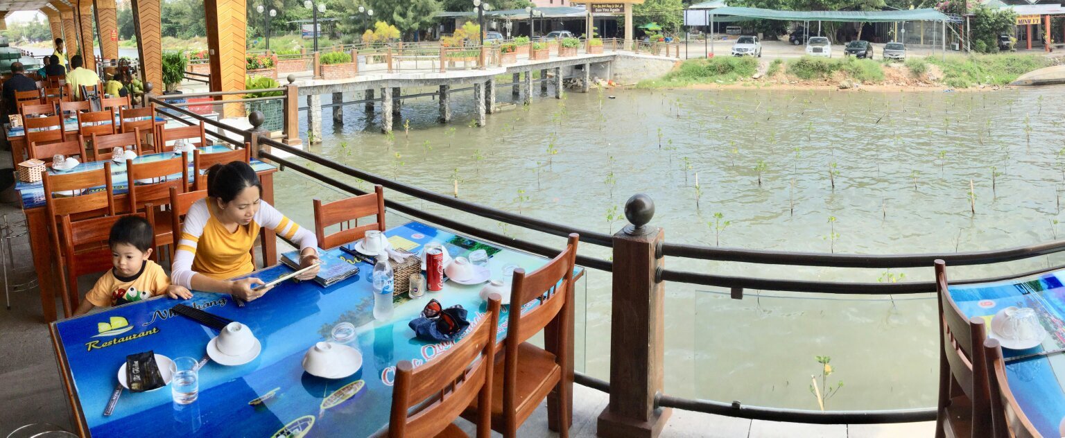 Nhà Hàng Bé Thân