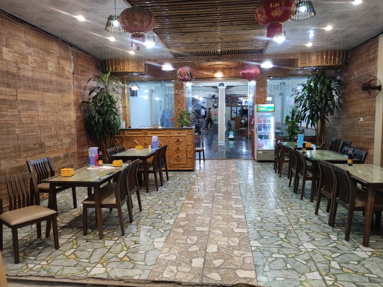 Nhà Hàng Công Cẩn