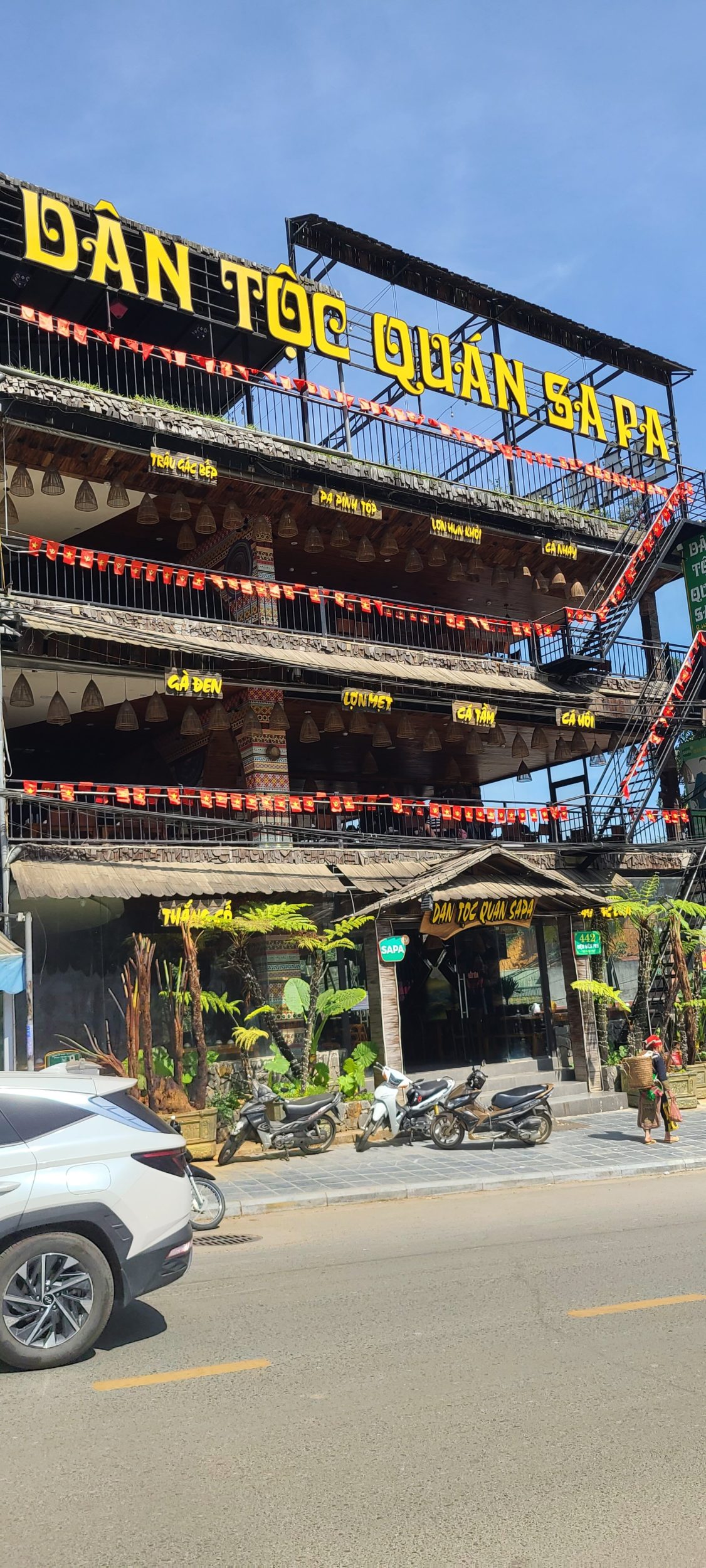 Nhà Hàng Dân Tộc Quán Sa Pa