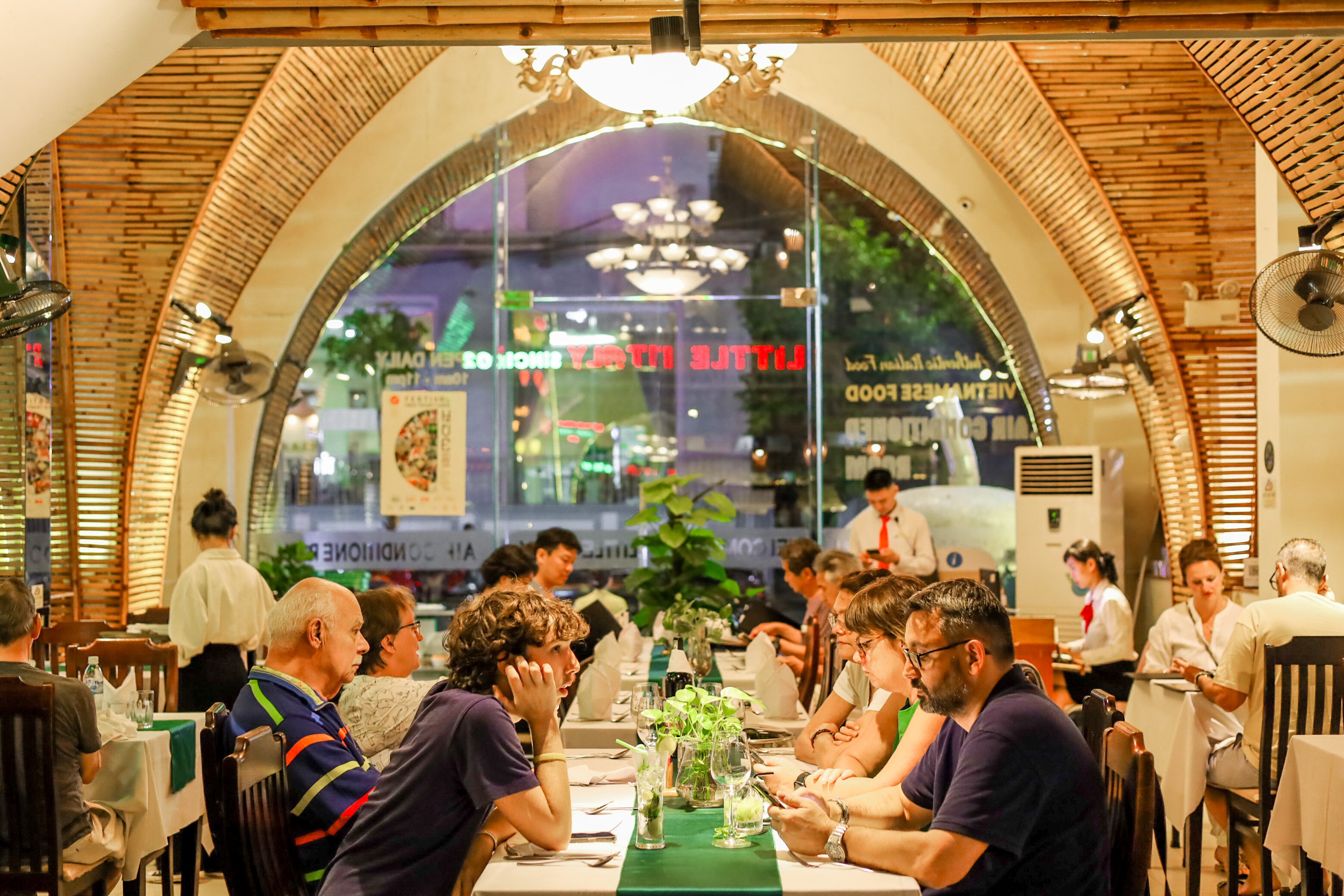Nhà Hàng Little Italy - Pizza lò củi Ý phố Tây Huế