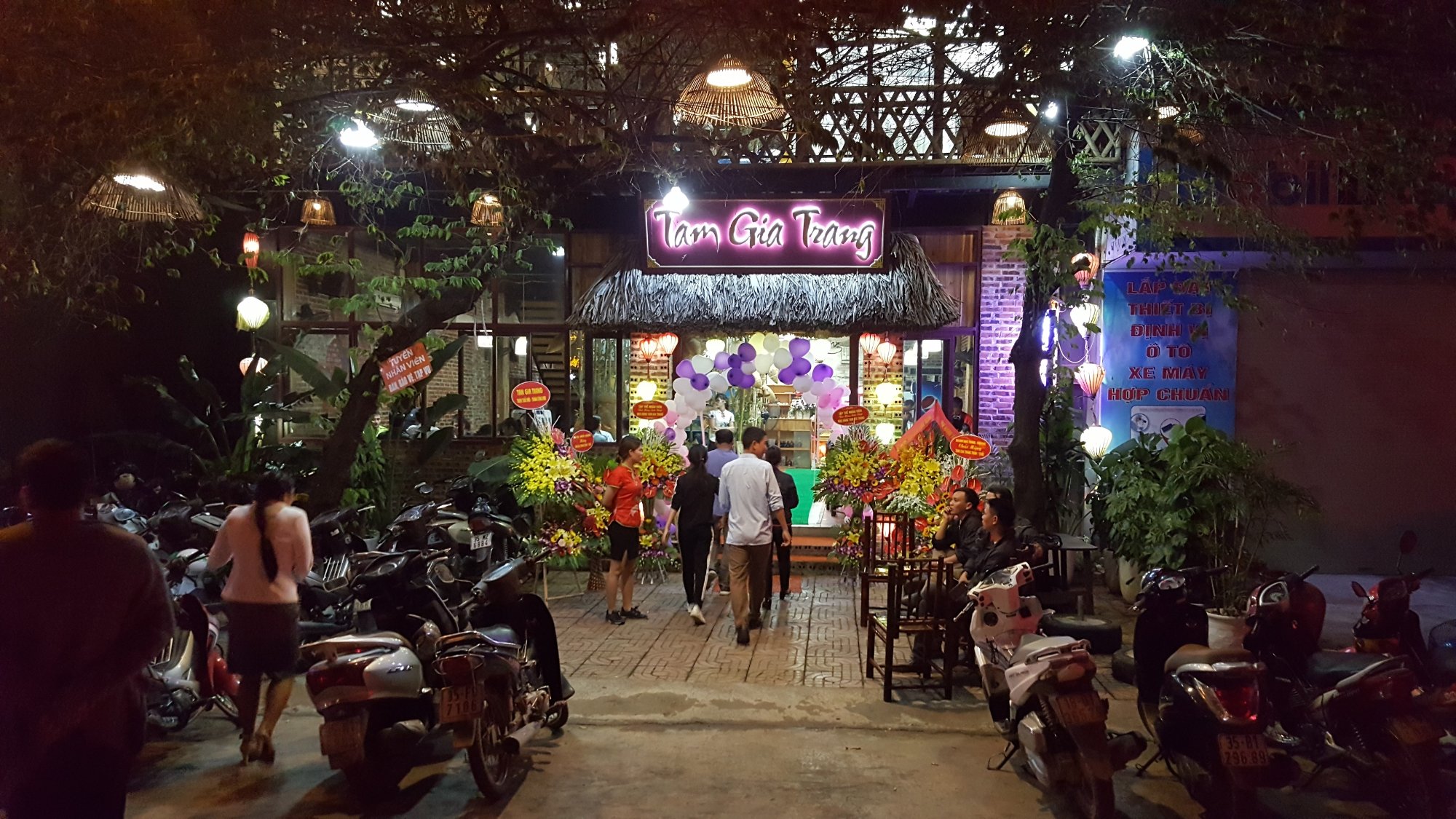 Nhà Hàng Tam Gia Trang