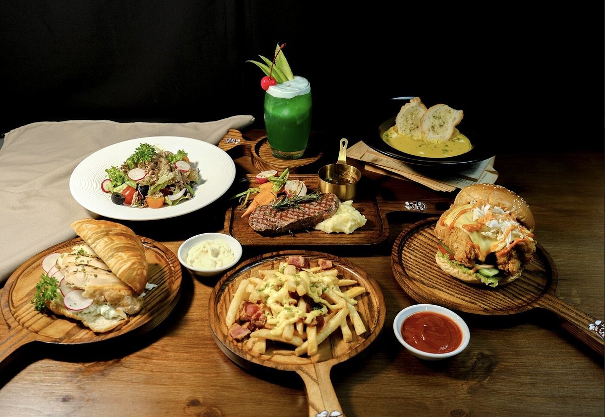Món ăn đặc trưng được dọn tại Nomad Nosh Cafe & Crafts