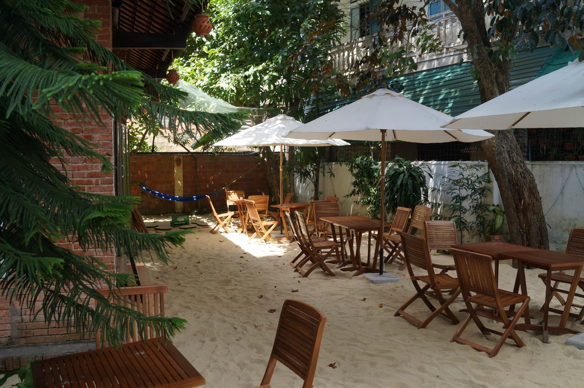 Oasis Bar & Restaurant - Cocktail, rooftop và nhịp tối ở Huế
