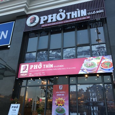 Mặt tiền Phở Thìn 13 Lò Đúc ở tầng 1 tòa B chung cư Lideco, đường Trần Hưng Đạo, Hạ Long.