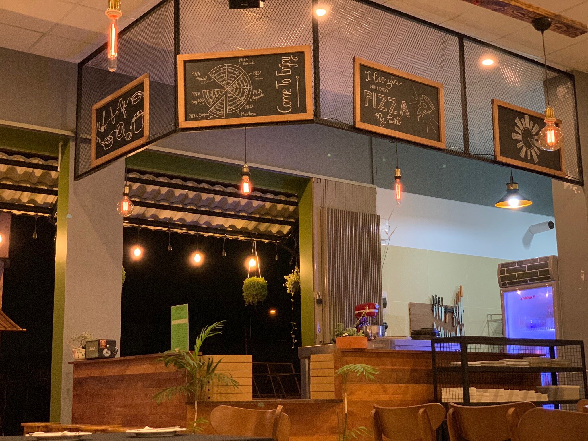 Pizza Nắng Thảo Mộc - Pizza và bữa tối dễ chịu ở Bảo Lộc